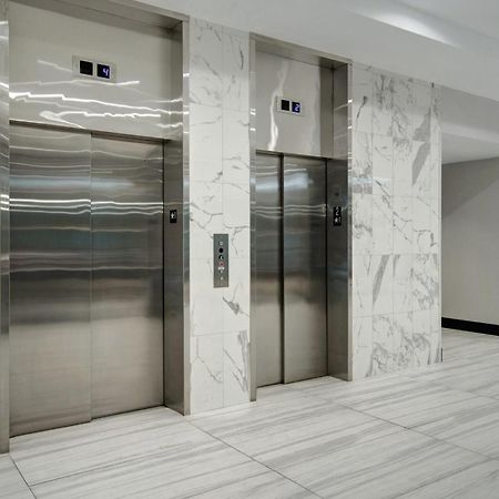 Hotel Crowne Plaza Auburn Hills By Ihg Exterior foto