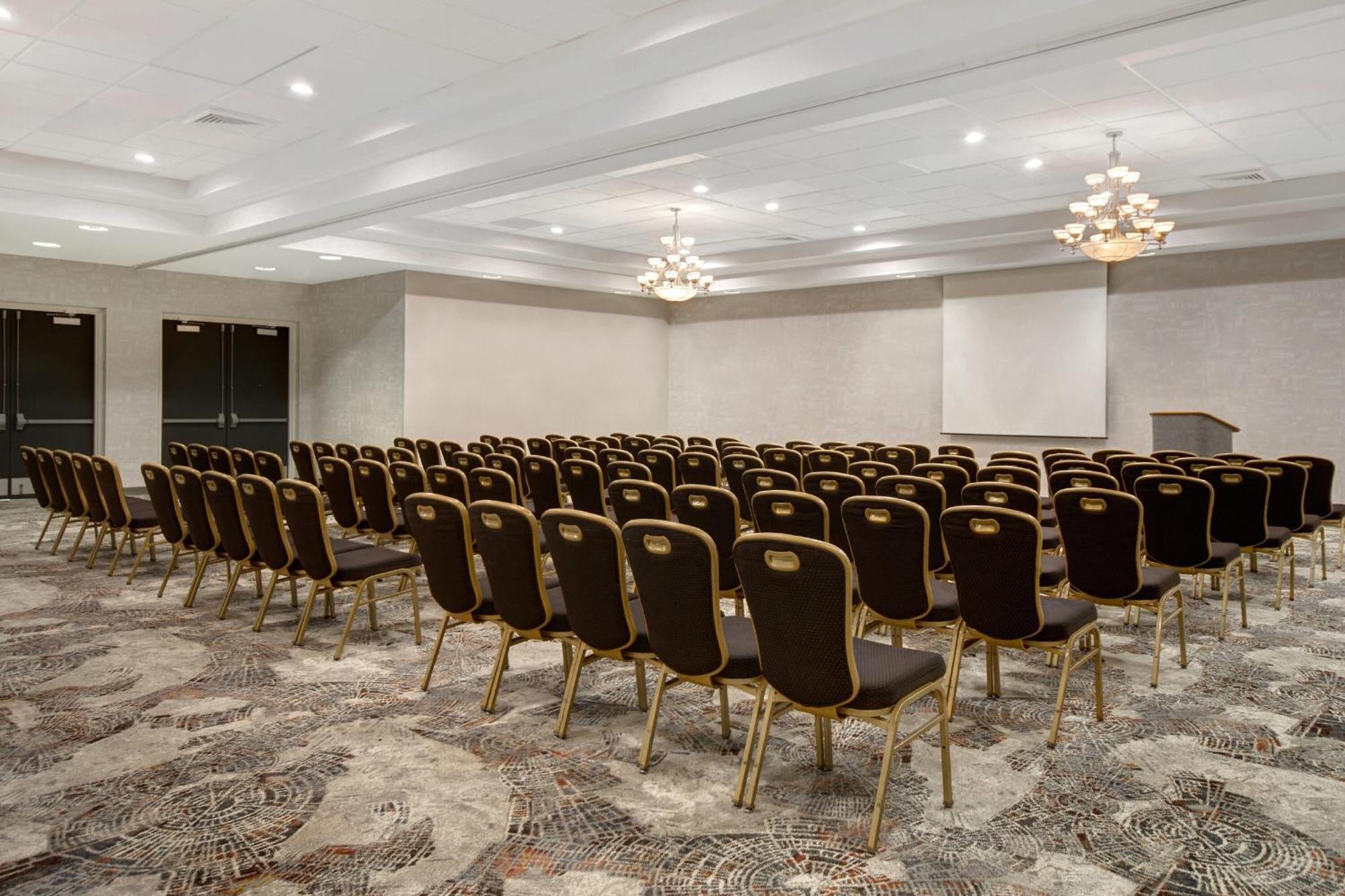 Hotel Crowne Plaza Auburn Hills By Ihg Exterior foto