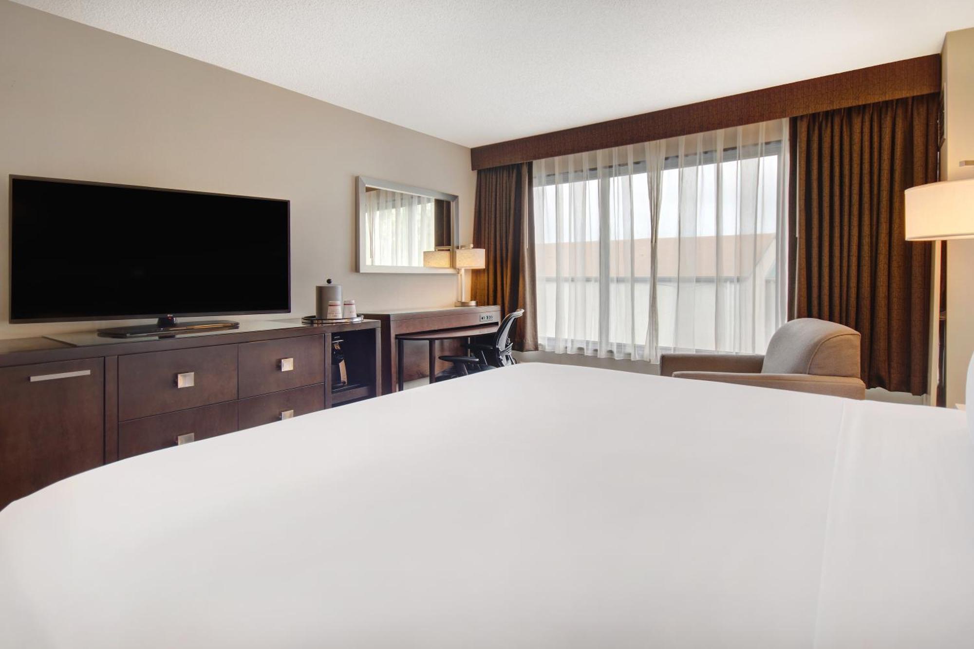 Hotel Crowne Plaza Auburn Hills By Ihg Exterior foto
