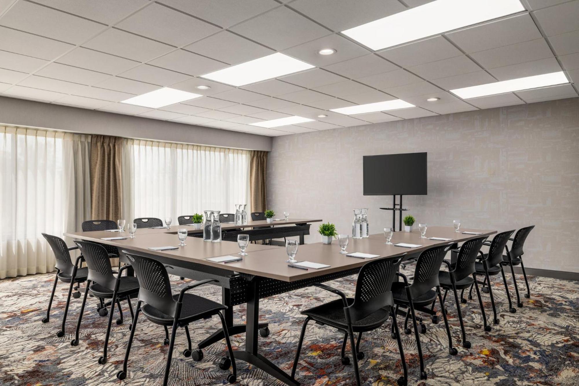 Hotel Crowne Plaza Auburn Hills By Ihg Exterior foto