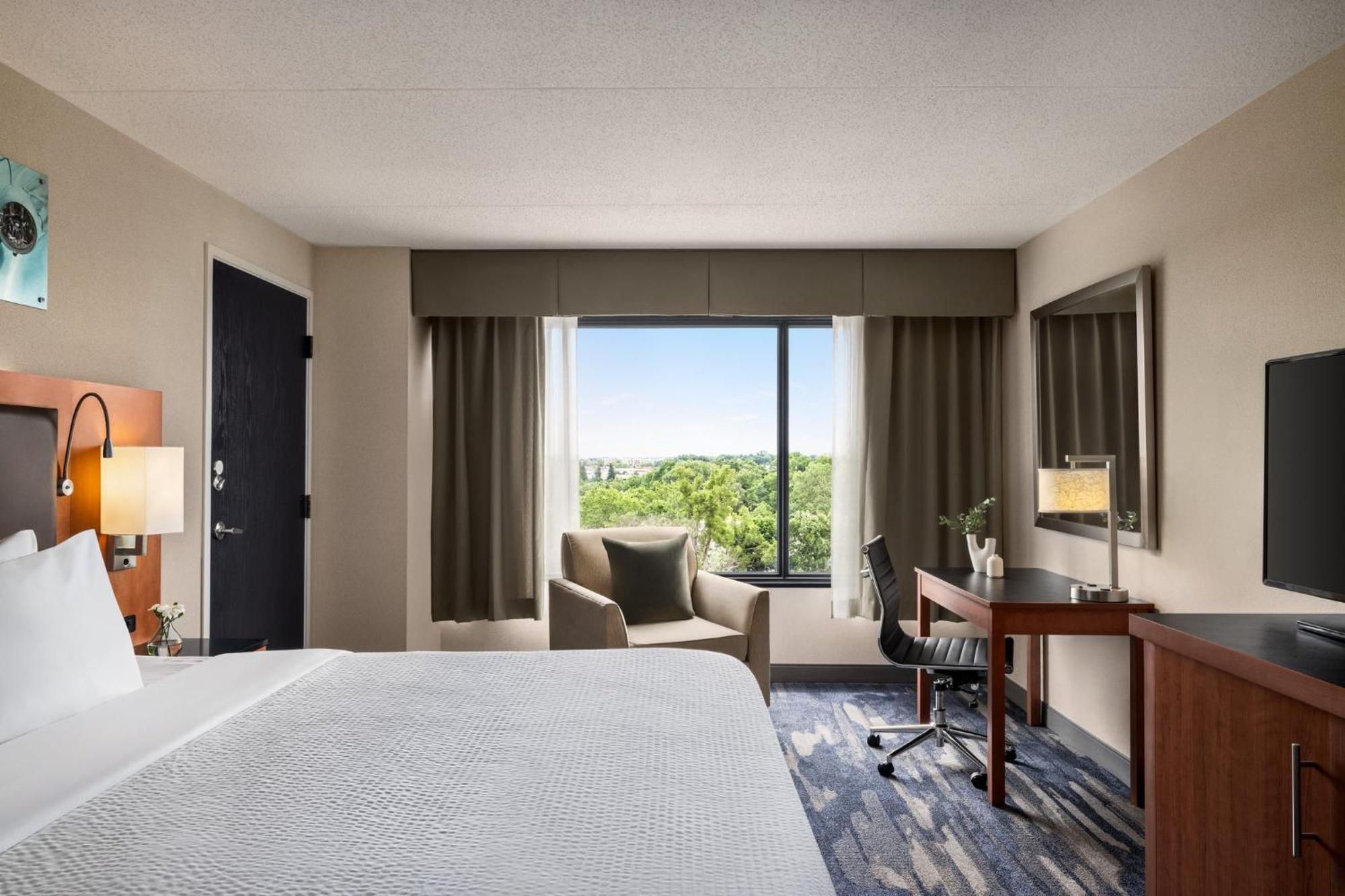 Hotel Crowne Plaza Auburn Hills By Ihg Exterior foto