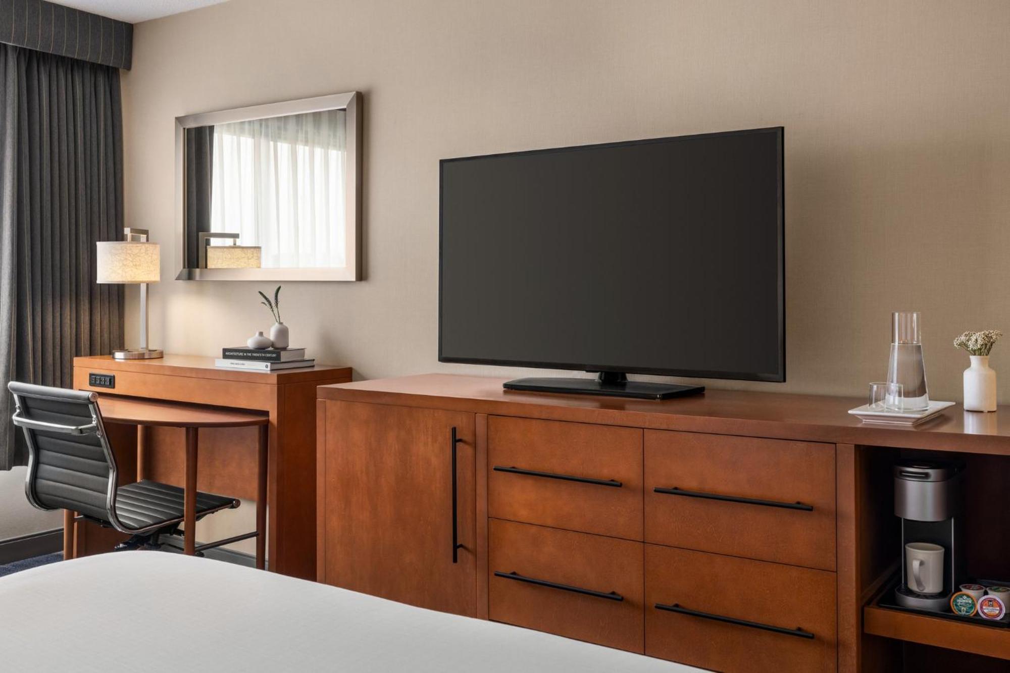 Hotel Crowne Plaza Auburn Hills By Ihg Exterior foto