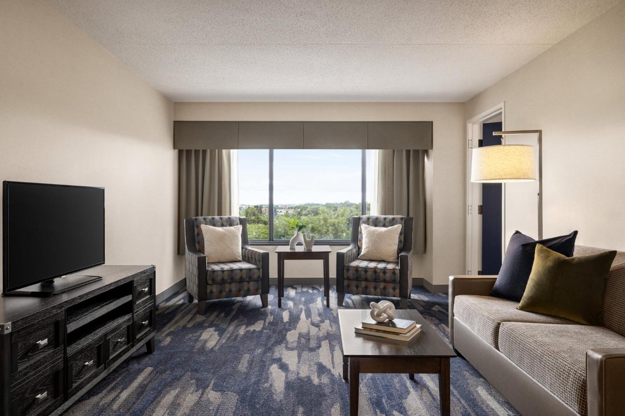 Hotel Crowne Plaza Auburn Hills By Ihg Exterior foto