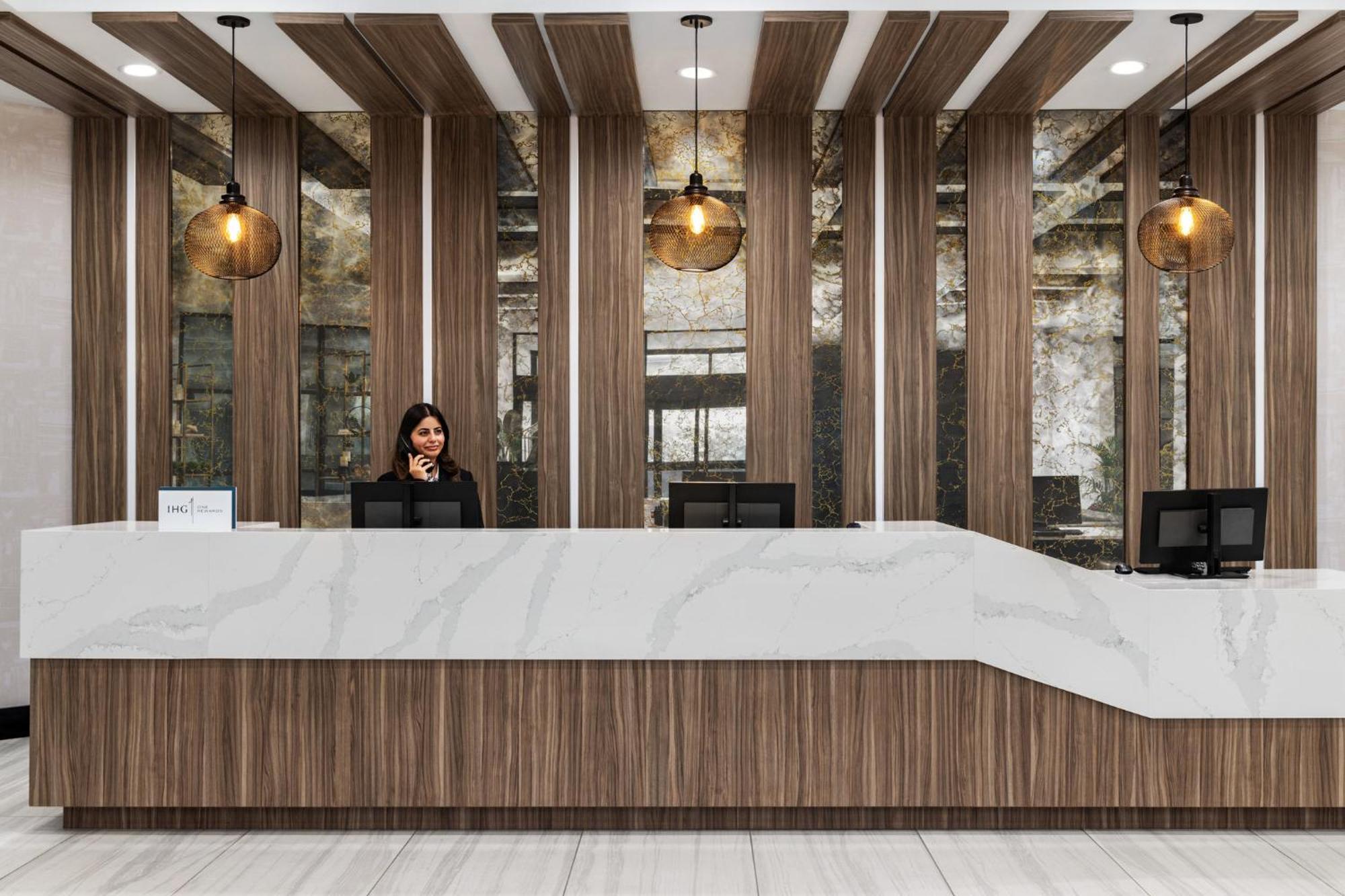 Hotel Crowne Plaza Auburn Hills By Ihg Exterior foto