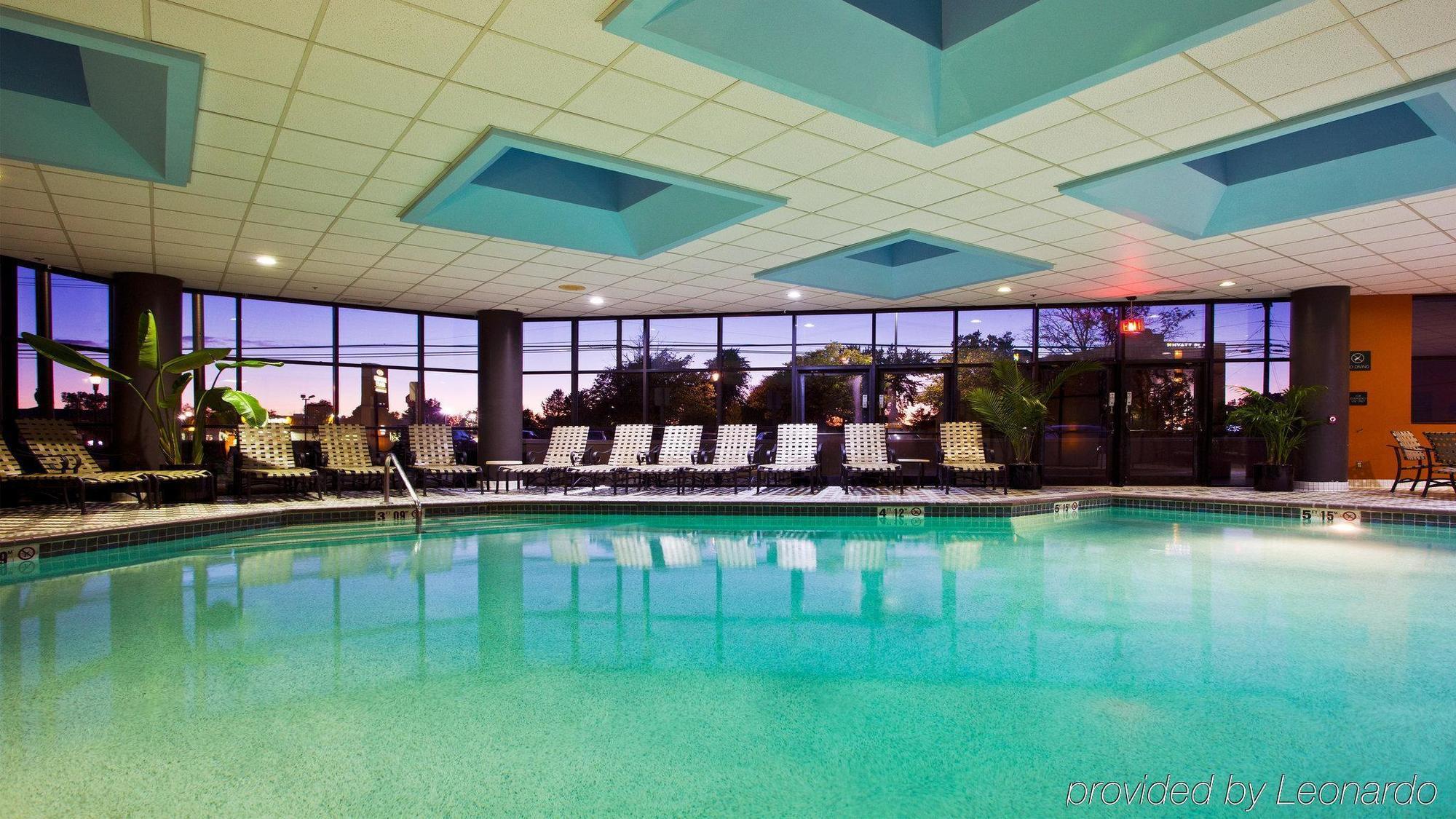 Hotel Crowne Plaza Auburn Hills By Ihg Exterior foto